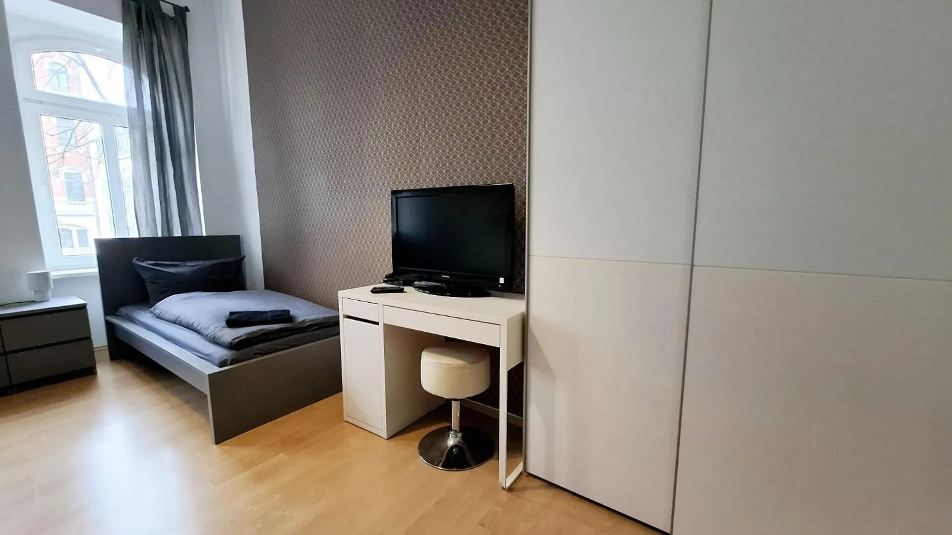Ferienwohnung Altbau-Schmuckstück an der Karli mit riesigem Balkon Leipzig